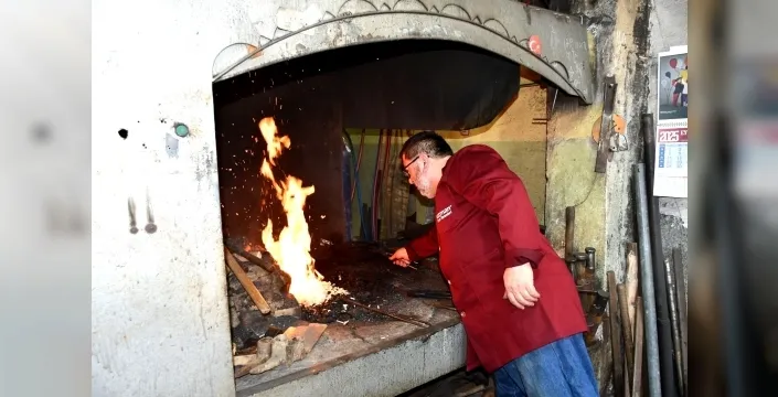 45 yıllık demirci ustası Ahmet Yavuz'a 'Ahi esnaf beratı'