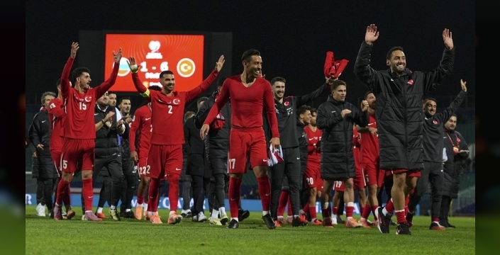 A Milli Takım'dan Bulgaristan'a fark: Spor yazarlarından tam not