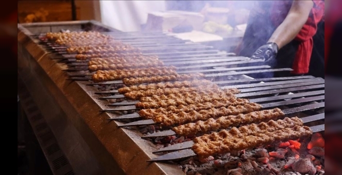 Adana Lezzet Festivali'nde 'Kuşaktan Kuşağa' temasıyla renkli anlar