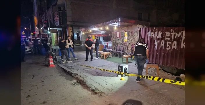 Adanada kan donduran saldırı: Çay ocağına kurşun yağdıran zanlı polis aracını da vurdu, tutuklandı!