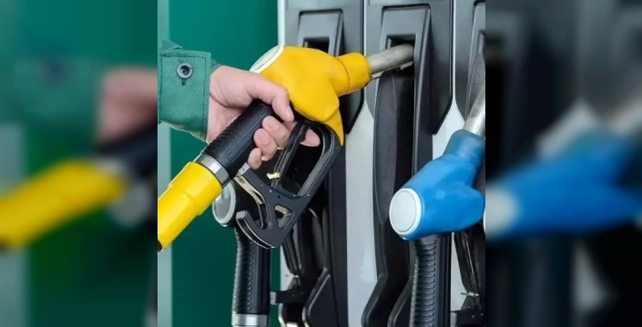 Akaryakıtta çifte indirim: Benzin ve motorin fiyatları düştü