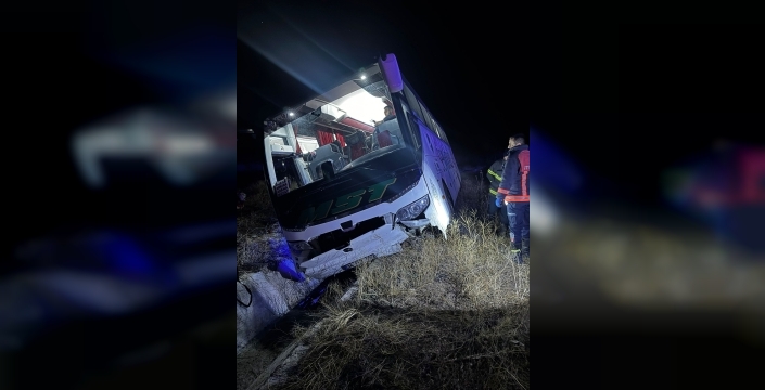 Aksaray'da yolcu otobüsü devrildi: 6 yaralı