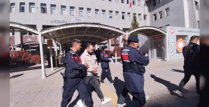 Aksarayda kaza sonrası şok: Trafik müdürüne tekme atan 3 kişi tutuklandı