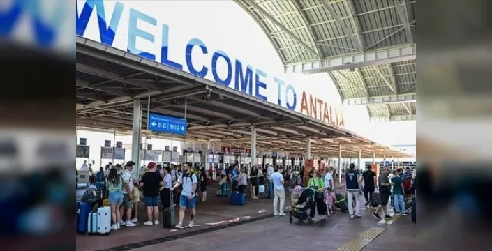 Antalya'da turist yoğunluğu sürüyor: Eylülde 2 milyon 388 bin 585 ziyaretçi