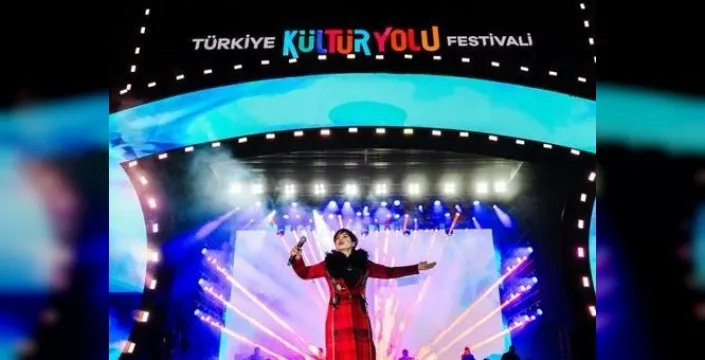 Aydilge Malatya'da sahne aldı: Filistin mücadelesine destek