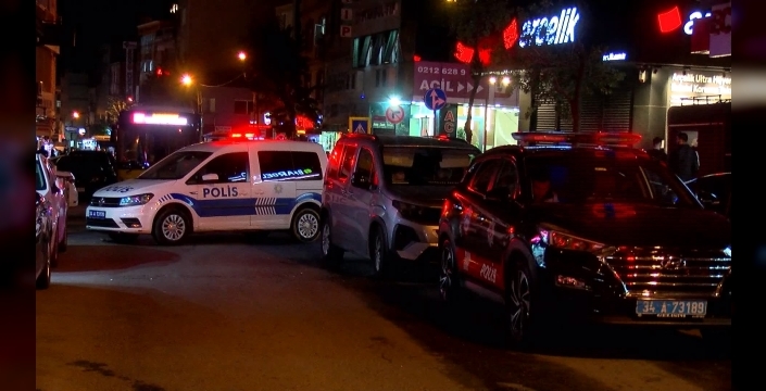 Bağcılar'da hareket halindeki otomobile silahlı saldırı: 2 yaralı