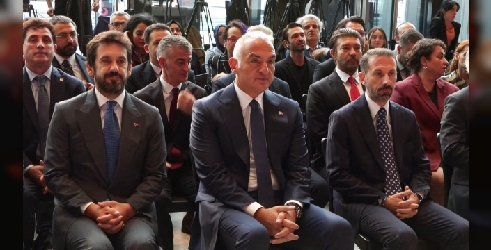 Bakan Ersoy: Filistin'deki dramı sanatla vicdanlara sunacağız
