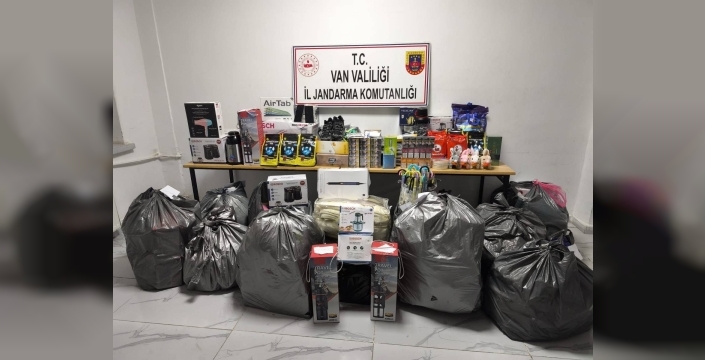 Başkale'de 1 milyon 200 bin liralık kaçak eşya ele geçirildi