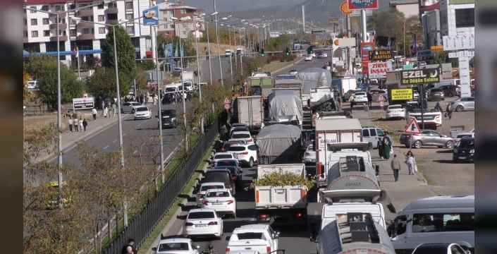 Bingölde trajik kaza sonrası yol kapatıldı: Öğrenciler ve velilerden acil önlem talebi!