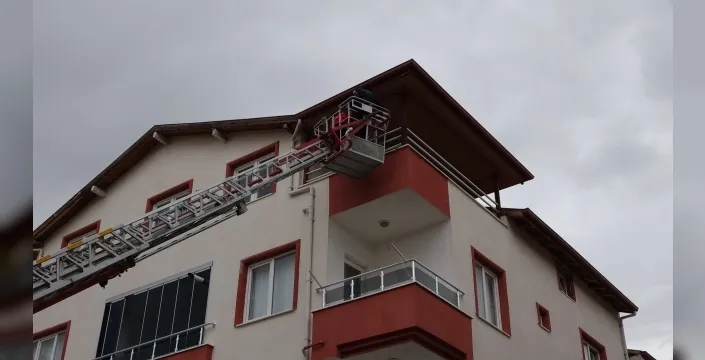 Burdur'da doğal gaz kokulu evde genç bitkin bulundu