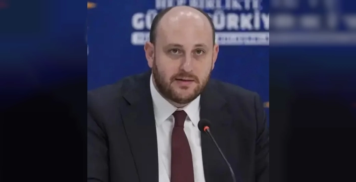 Büyükgümüş'ten Özel'e sert yanıt: Gözlerine girmek istediğin liderler Erdoğan'ı alkışlıyor