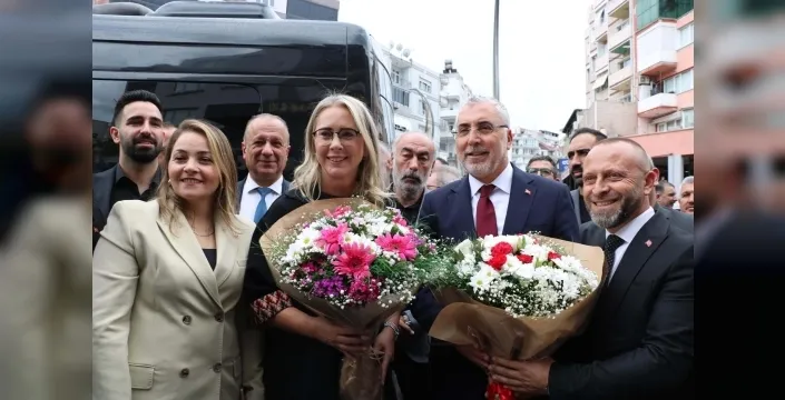 Çalışma ve Sosyal Güvenlik Bakanı Vedat Işıkhan, İzmir'de Aliağa'yı ziyaret etti