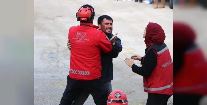 Deprem tatbikatında yaralı yakınlarının feryatları gerçeği aratmadı