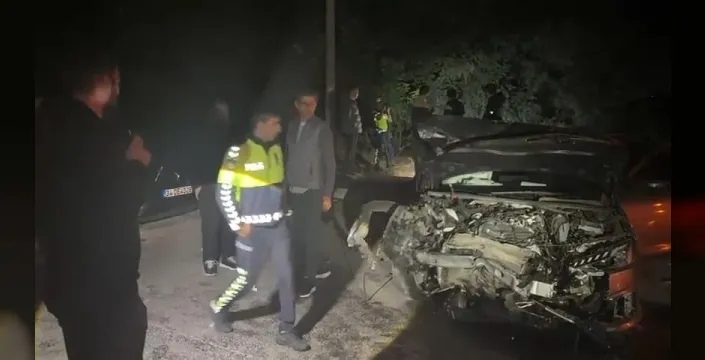 Diyarbakır'da 'dur' ihtarına uymayan otomobil, polise ve diğer araçlara çarptı: 7 yaralı, uyuşturucu ele geçirildi