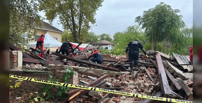 Edirne'de deprem tatbikatı: 6.2'lik senaryoda 38 kaçak göçmen kurtarıldı