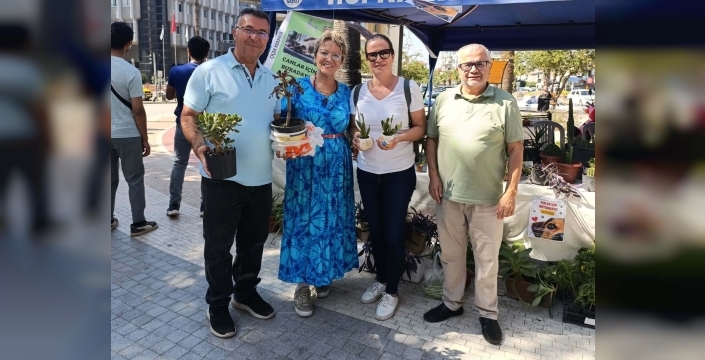 Emekli öğretmen Gül Soyalar'dan sokak hayvanları için kermes