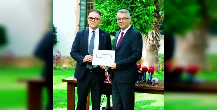 Erhürman mazbatasını aldı: Anayasa ve hukukun üstünlüğü vurgusu