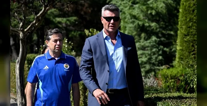 Fenerbahçe'de iki isimle yollar ayrıldı
