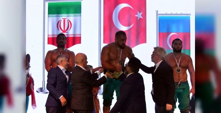 Feyzullah Aktürk, karakucak güreşinde dünya şampiyonu oldu