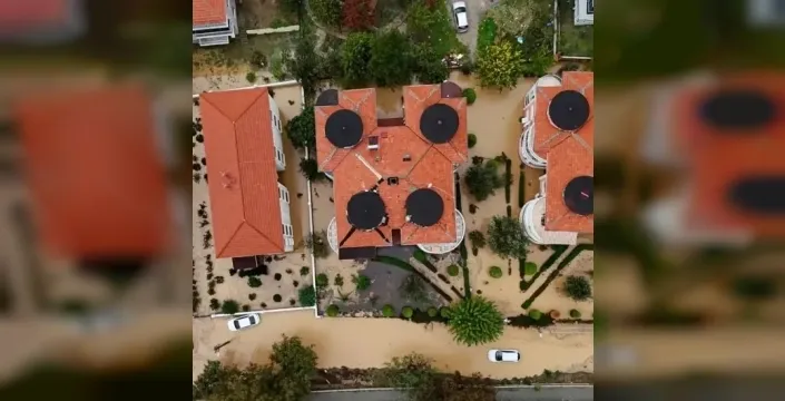 Foça'da sel felaketi: mahalle sular altında kaldı