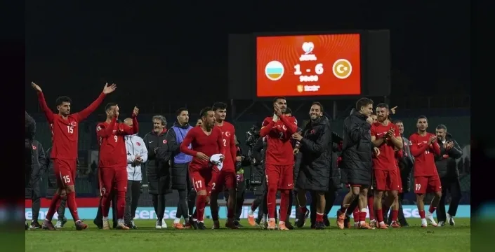 Frankfurt, Can Uzun'un Milli Takım'da az süre almasına tepki gösterdi: Göndermeme tehdidi