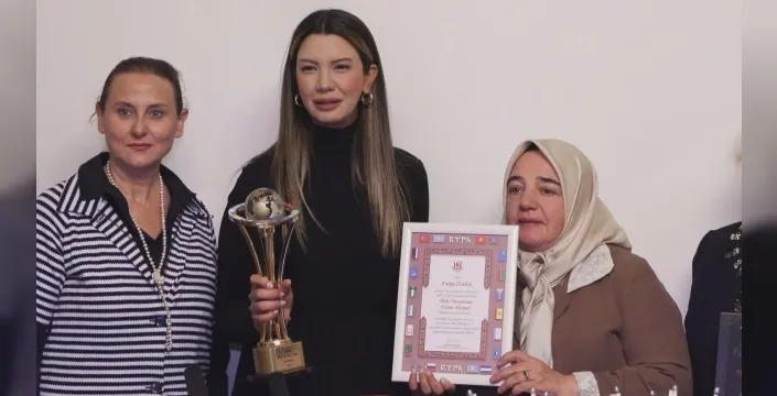 Fulya Öztürk'e Türk Dünyası'na Üstün Hizmet Ödülü