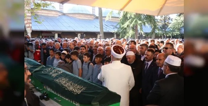 Gebzede yürek burkan veda: Enkazdan kurtulan Dilara, ailesini son yolculuğunda yalnız bıraktı