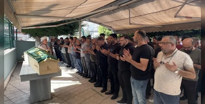Hatay'da menfezde cesetleri bulunan 2 arkadaş toprağa verildi
