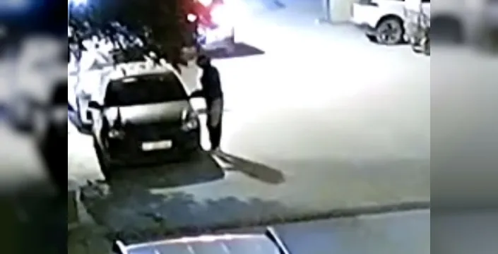 Hatay'da otomobil hırsızlığı girişimi güvenlik kamerasında