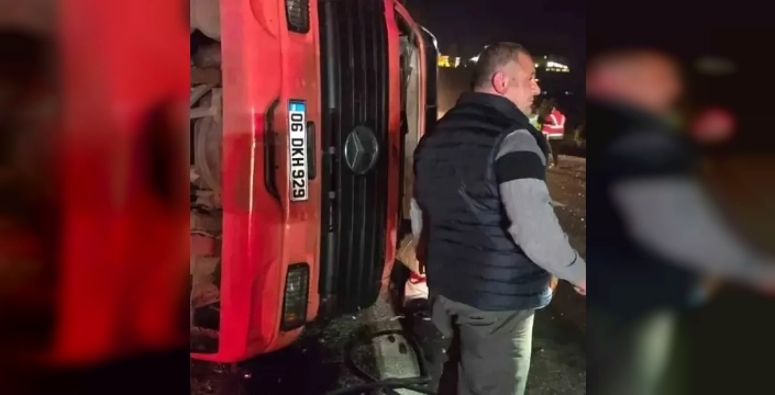 haymanada korku anları: tır devrildi ve sürücü yaralandı