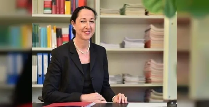 Herdecke Belediye Başkanı Iris Stalzer evinde saldırıya uğradı