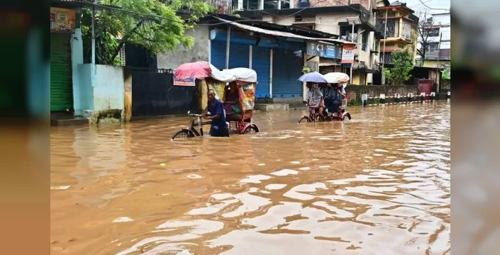 Hindistan'da sel ve heyelan: 18 kişi hayatını kaybetti