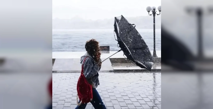 İstanbul'un gökyüzünde fırtına: Sıradan hayatlar zor anlar yaşıyor