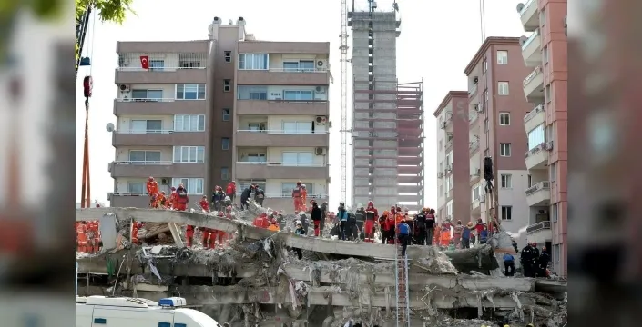 İzmir depreminde acılar tazelendi: 5. yıl dönümünde yürekler dağlandı
