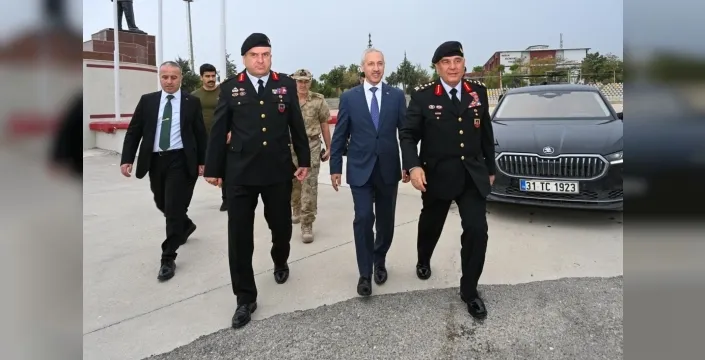 Jandarma Genel Komutanı Orgeneral Ali Çardakçı, Hatay'da depremzedeler için yapılan Yüzüncü Yıl Köyü Konutları'nı inceledi
