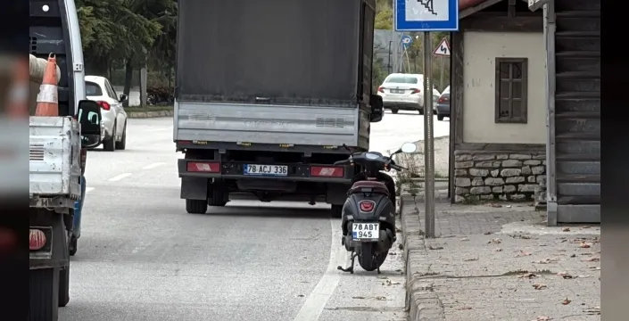 Kamyonetle çarpışan motosiklet sürücüsü hayatını kaybetti