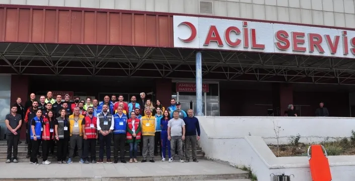 Kars Kafkas Üniversitesi'nde deprem tatbikatı gerçeğini aratmadı