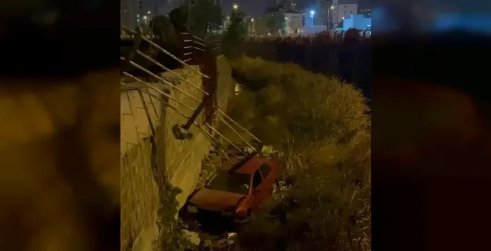kayseride araç kanala uçtu: sürücü mucize eseri kurtuldu!