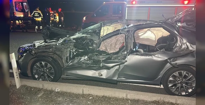 Kaza dehşeti: Kütahya'da otomobil kamyona çarptı, 1 ölü