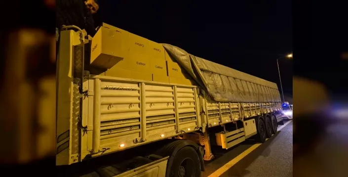 Kırşehir'de operasyon: TIR'da 980 koli boş makaron bulundu