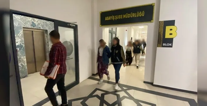Kocaeli'de 4 eve girip 860 bin liralık ziynet eşyası çalan 3 şüpheli tutuklandı