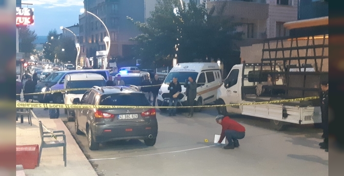 Körfez'de yol verme kavgası kanlı bitti: 16 yaşındaki ehliyetsiz sürücü bacağından vuruldu