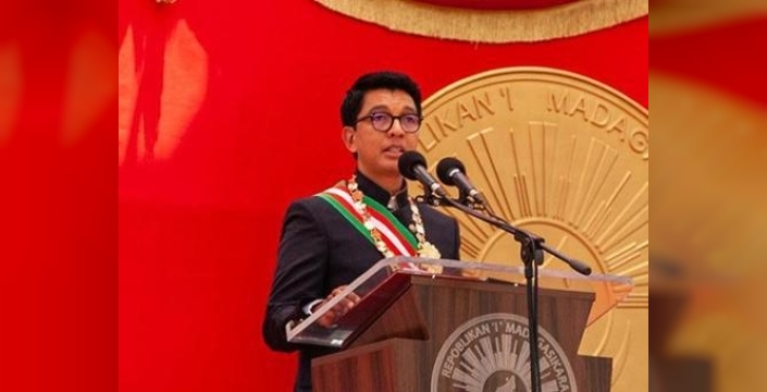 Madagaskar devlet başkanı ülkeden kaçtı: Protestolar krize yol açtı