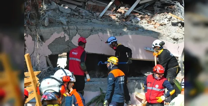 Manisa'da geniş çaplı deprem tatbikatı: Vali Özkan'dan afet uyarısı