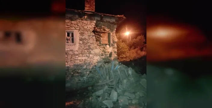 Manisada 83 yapı, Sındırgı depreminden etkilendi