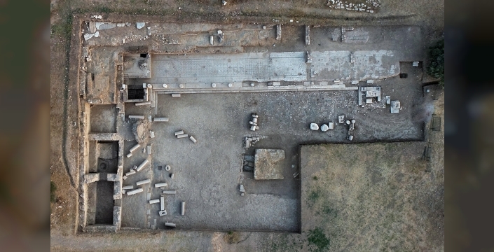 Metropolis antik kentinde 1800 yıllık ticaret merkezi agora bulundu