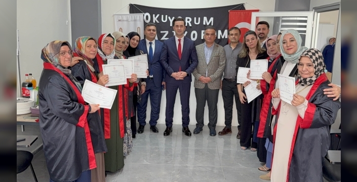 Midyat'ta 15 anne, okuma yazma kursunu tamamlayarak mezun oldu