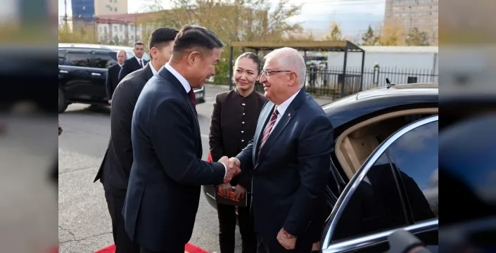 Milli Savunma Bakanı Yaşar Güler Moğolistan'da