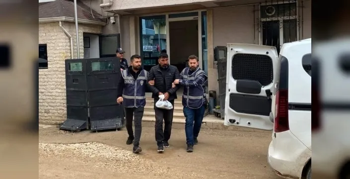 Mustafakemalpaşa'da 21 yıl hapis cezası bulunan firari hükümlü yakalandı
