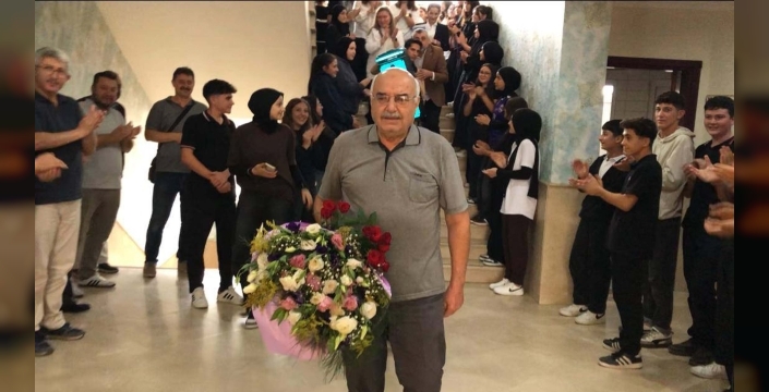 Nazilli'de 40 yıllık öğretmen, sürpriz törenle emekli oldu